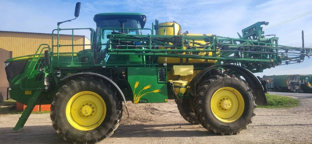 John Deere R4040i - Self-propelled sprayer: picture 1 John Deere R4040i - Self-propelled sprayer: picture 1