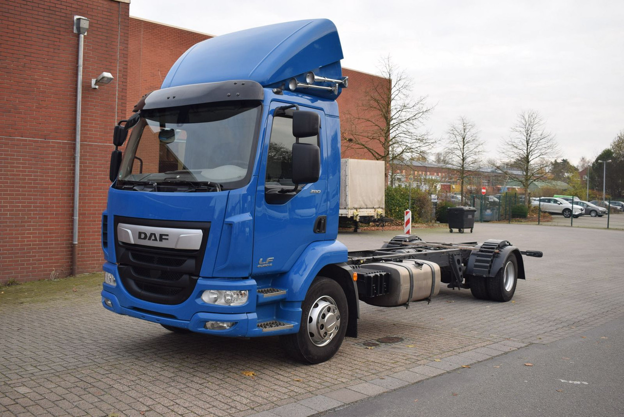 DAF LF 280 Fahrgestell Klima Navi 8-Gang ACC AHK - Cab chassis truck: picture 1 DAF LF 280 Fahrgestell Klima Navi 8-Gang ACC AHK - Cab chassis truck: picture 1