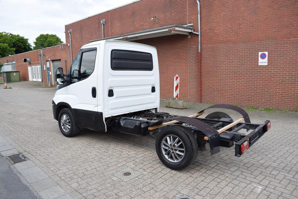 Iveco Daily 35 S21 3,0 Automatik Luftfederung Tempomat - Mini artic tractor unit: picture 4 Iveco Daily 35 S21 3,0 Automatik Luftfederung Tempomat - Mini artic tractor unit: picture 4