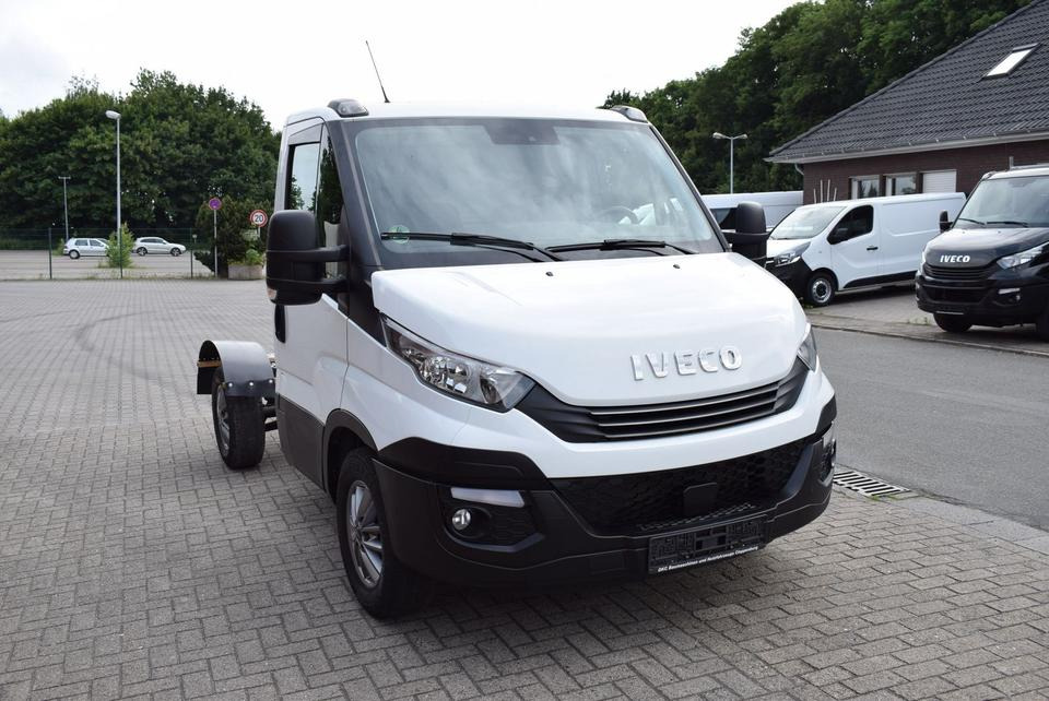 Cab chassis truck, Van Iveco Daily 35 S21 3,0 Automatik Luftfederung Tempomat: picture 11