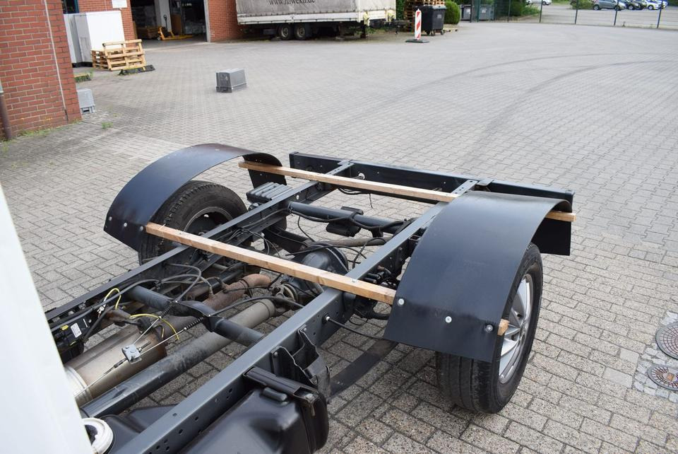Cab chassis truck, Van Iveco Daily 35 S21 3,0 Automatik Luftfederung Tempomat: picture 13