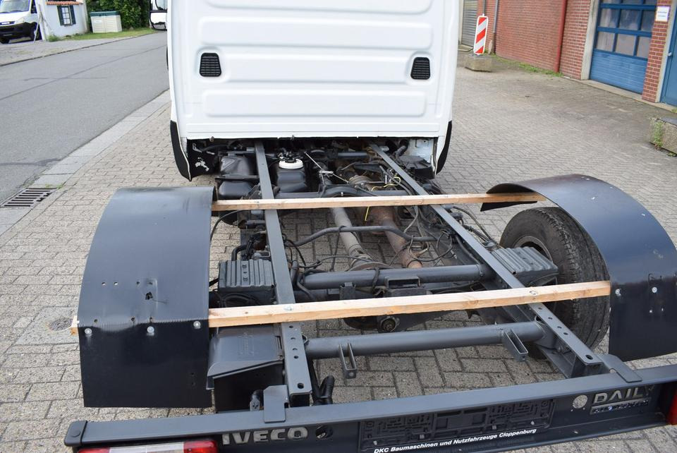 Cab chassis truck, Van Iveco Daily 35 S21 3,0 Automatik Luftfederung Tempomat: picture 14
