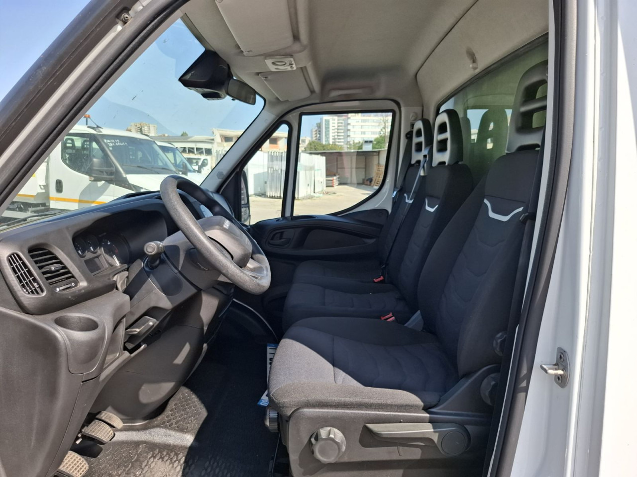 IVECO Daily 35C16H3.0 box/lift - Box van: picture 2 IVECO Daily 35C16H3.0 box/lift - Box van: picture 2