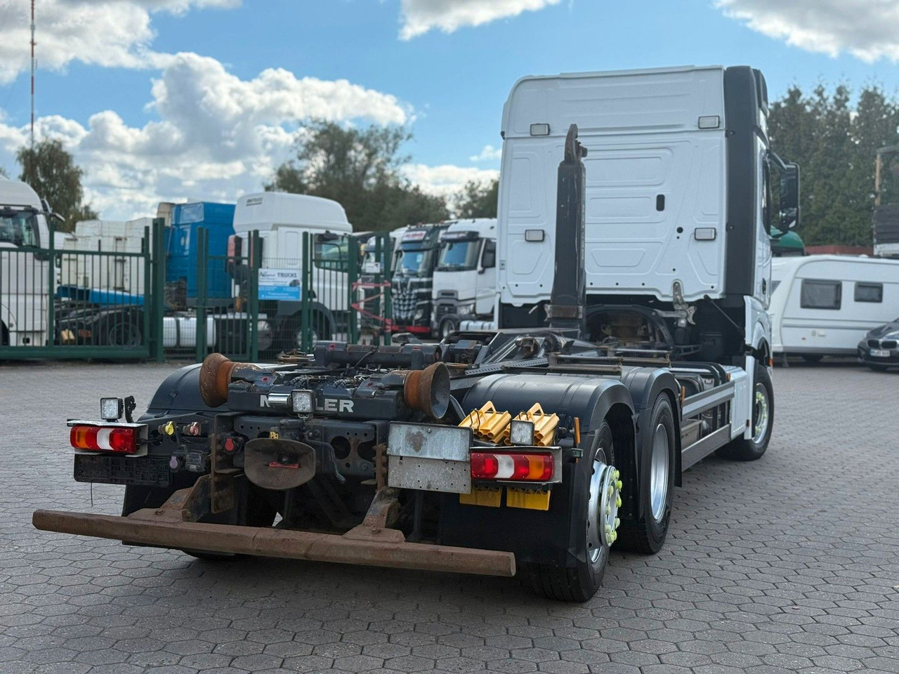 Mercedes-Benz Actros 2548 Meiller+ Funk+6x2 - Hook lift truck: picture 4 Mercedes-Benz Actros 2548 Meiller+ Funk+6x2 - Hook lift truck: picture 4