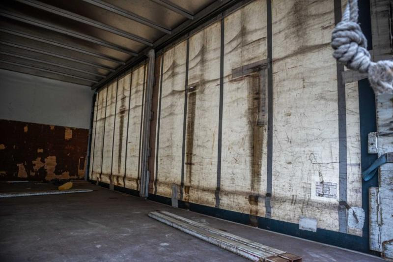 Curtainsider truck Iveco EUROCARGO 160E25: picture 7