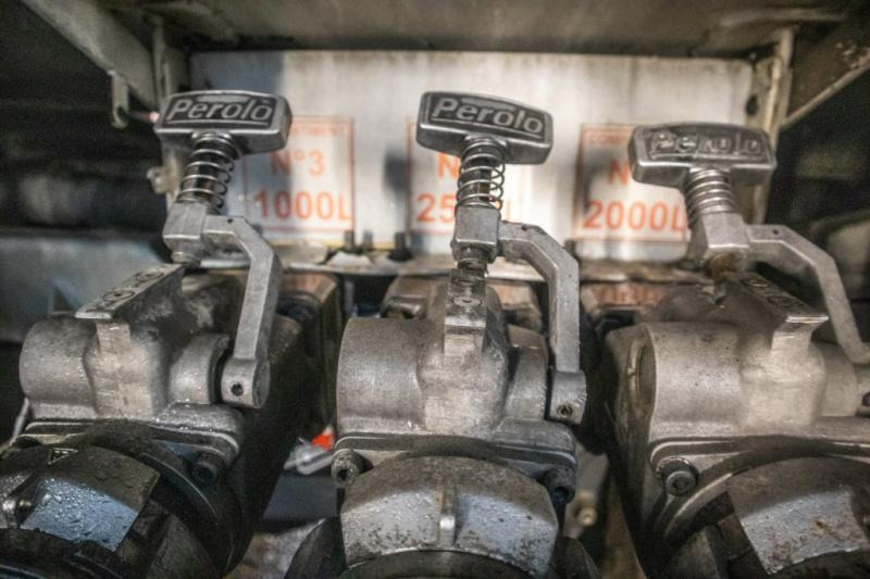 Renault 180 DCI+5500L/3COMP LAMES - Tank truck: picture 5 Renault 180 DCI+5500L/3COMP LAMES - Tank truck: picture 5