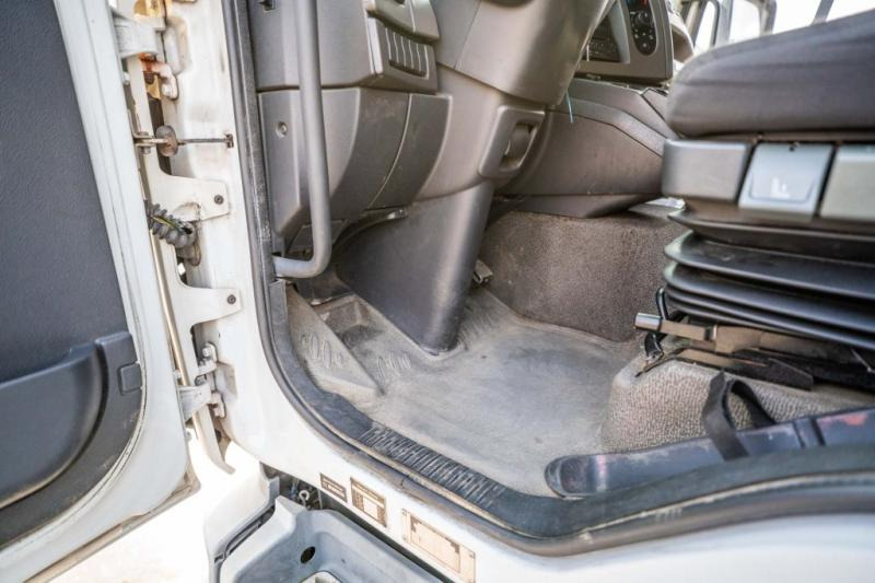 Box truck Renault MIDLUM 270 DXI: picture 9
