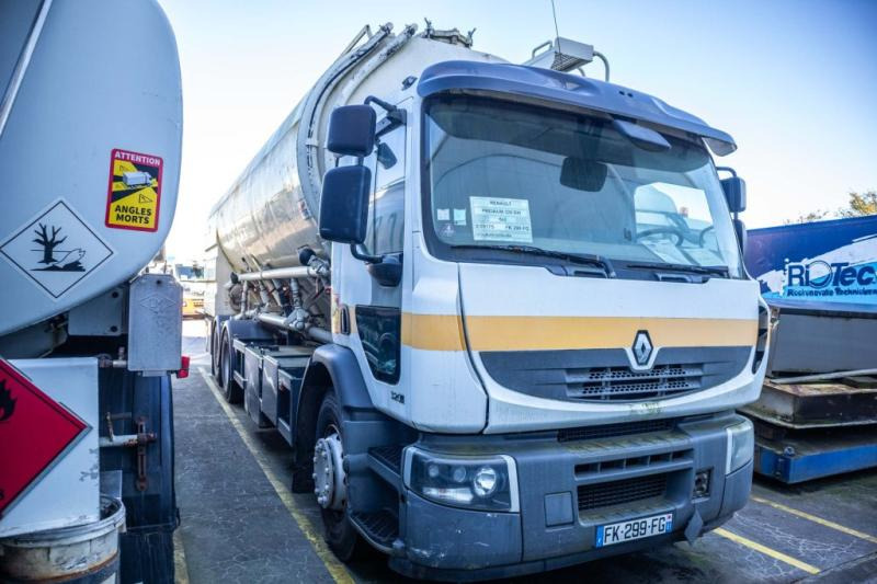 Renault PREMIUM 320 DXI+CITERNE ALIMENTAIRE ( engine problem) - Tank truck: picture 2 Renault PREMIUM 320 DXI+CITERNE ALIMENTAIRE ( engine problem) - Tank truck: picture 2