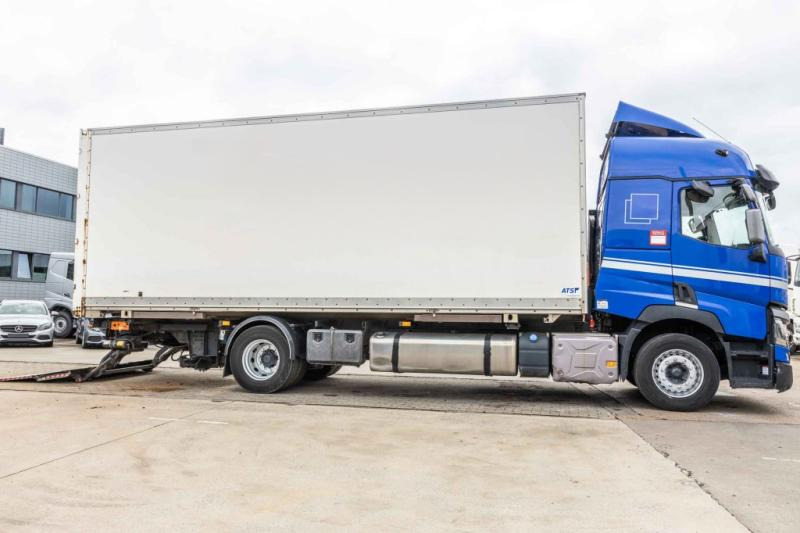 Renault T460+E6 - Curtainsider truck: picture 4 Renault T460+E6 - Curtainsider truck: picture 4