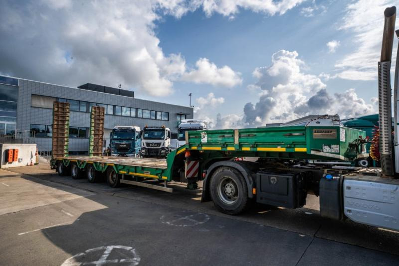 Louault RAMPE HYDRAULIQUE - Semi-trailer: picture 2 Louault RAMPE HYDRAULIQUE - Semi-trailer: picture 2