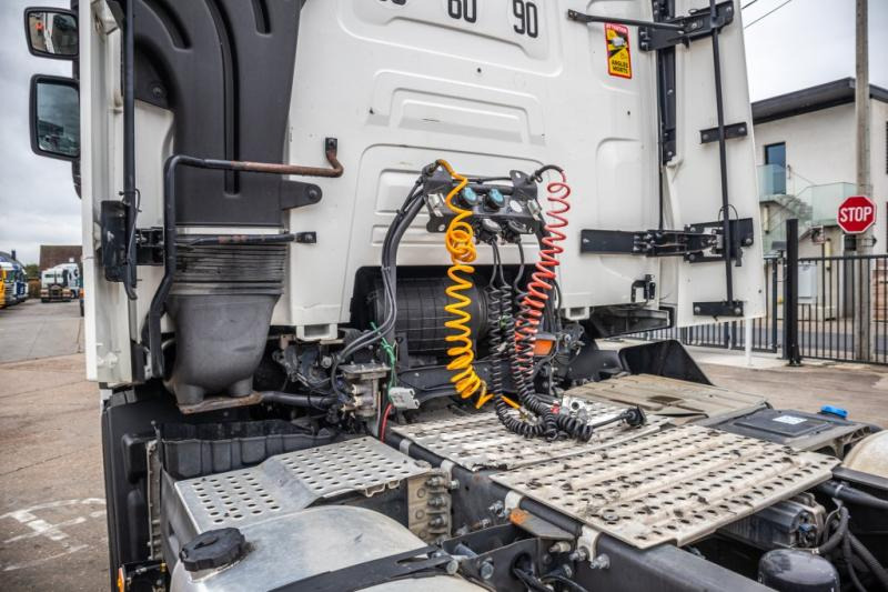 Renault T520+INTARDER+BIG AXLE+ 70Ton - Tractor unit: picture 5 Renault T520+INTARDER+BIG AXLE+ 70Ton - Tractor unit: picture 5