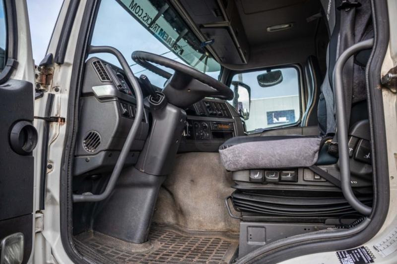Curtainsider truck Volvo FM 330-6x2-E5+10 pneus/tires+intarder: picture 8