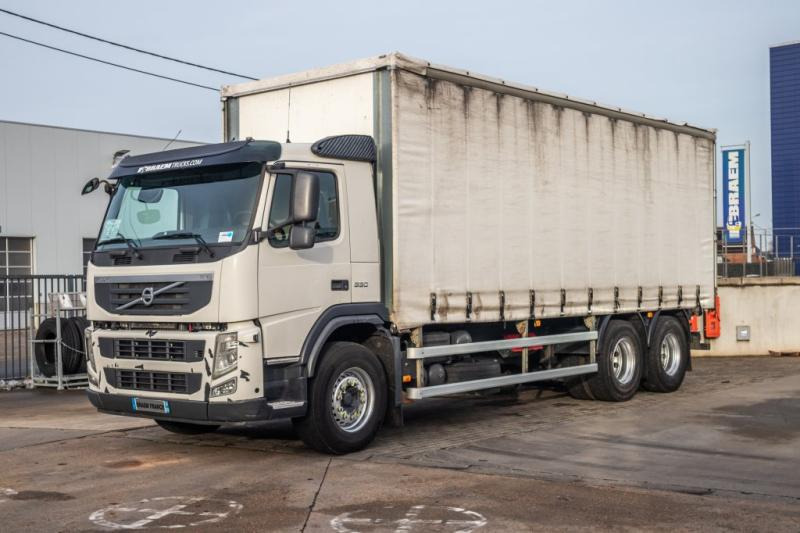 Volvo FM330-6x2-10 pneus/tires-intarder - Curtainsider truck: picture 1 Volvo FM330-6x2-10 pneus/tires-intarder - Curtainsider truck: picture 1