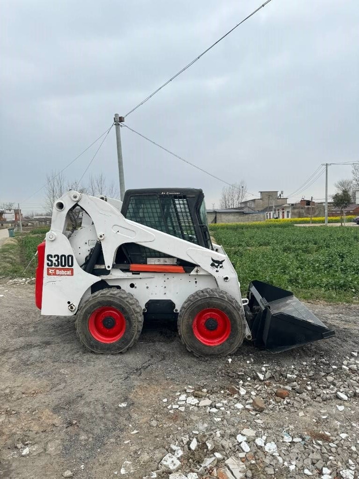 Bobcat S 300 - Skid steer loader: picture 1 Bobcat S 300 - Skid steer loader: picture 1