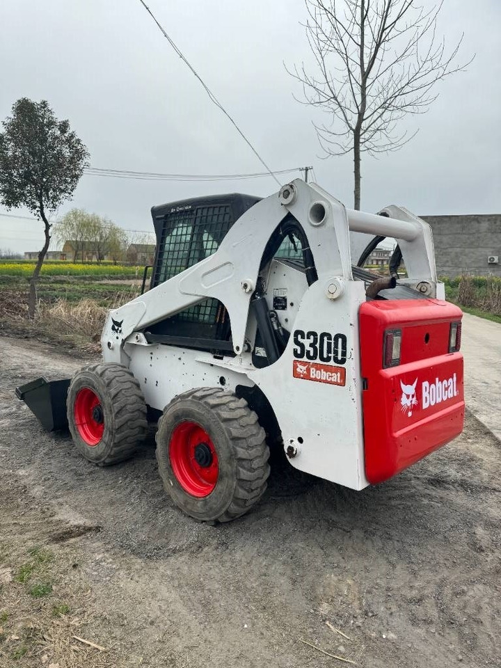 Skid steer loader Bobcat S 300: picture 7