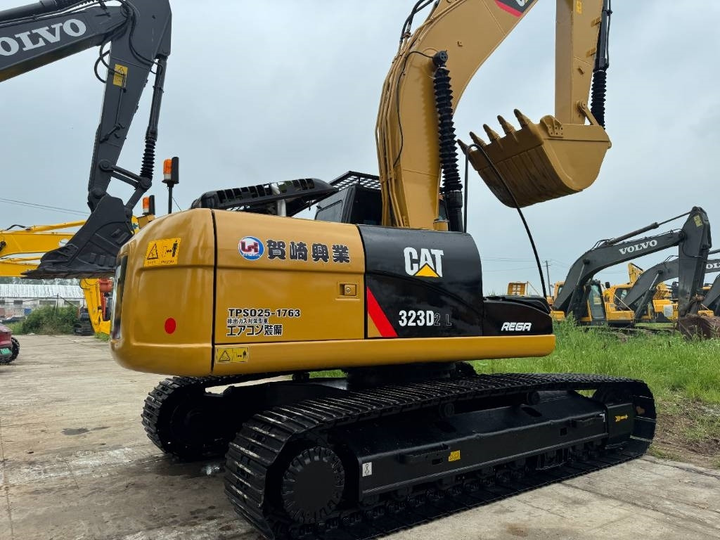 CAT 323D2 - Crawler excavator: picture 1 CAT 323D2 - Crawler excavator: picture 1