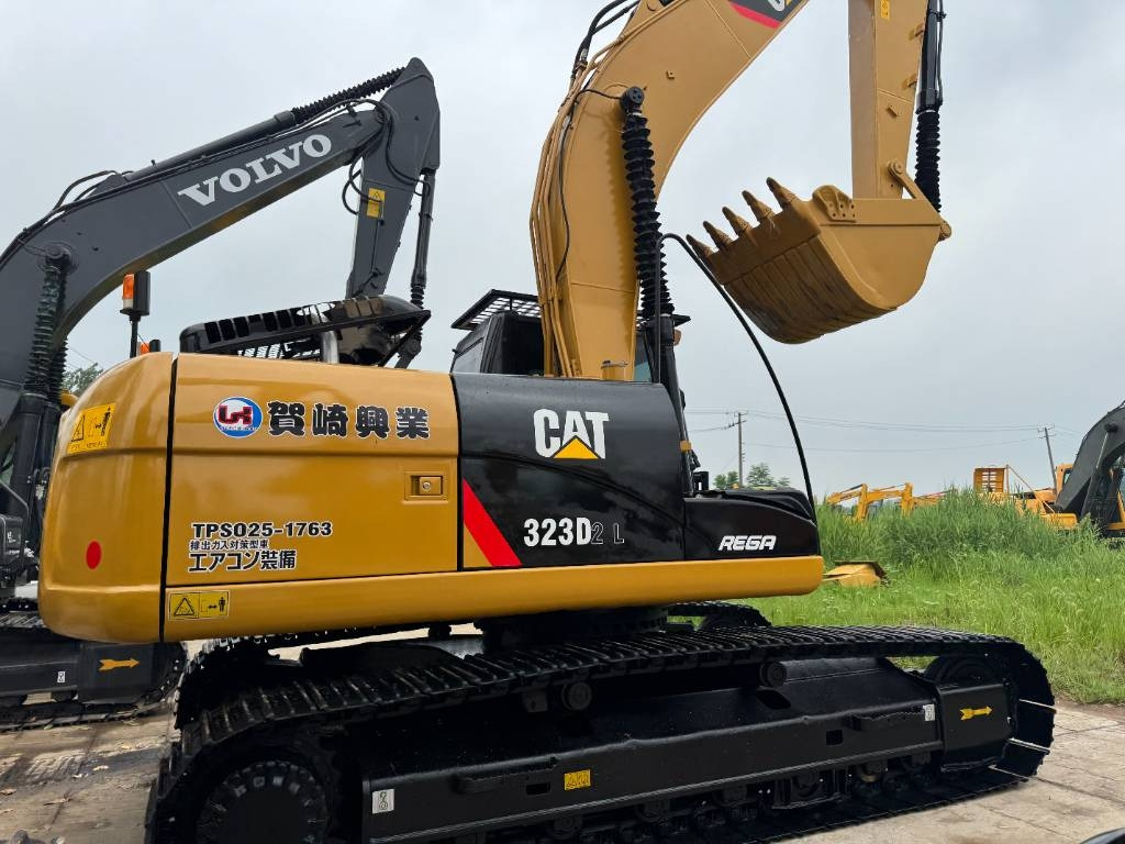 CAT 323D2 - Crawler excavator: picture 1 CAT 323D2 - Crawler excavator: picture 1