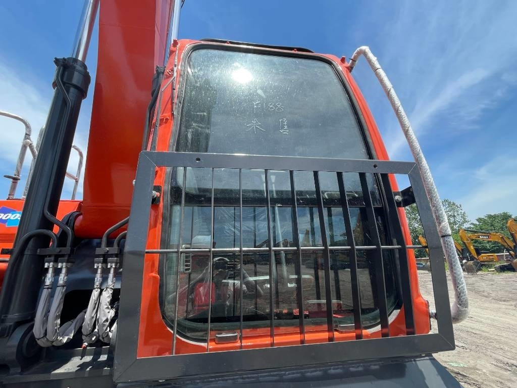 Doosan DX 300 LC - Crawler excavator: picture 2 Doosan DX 300 LC - Crawler excavator: picture 2