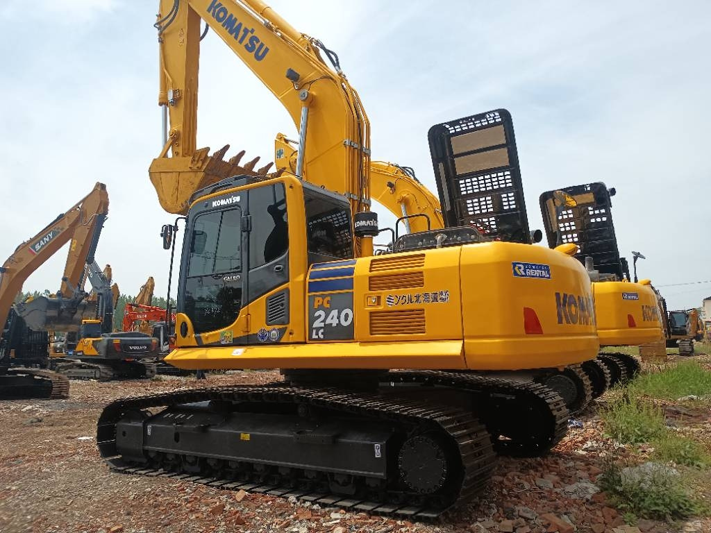 Komatsu PC 240 - Crawler excavator: picture 1 Komatsu PC 240 - Crawler excavator: picture 1