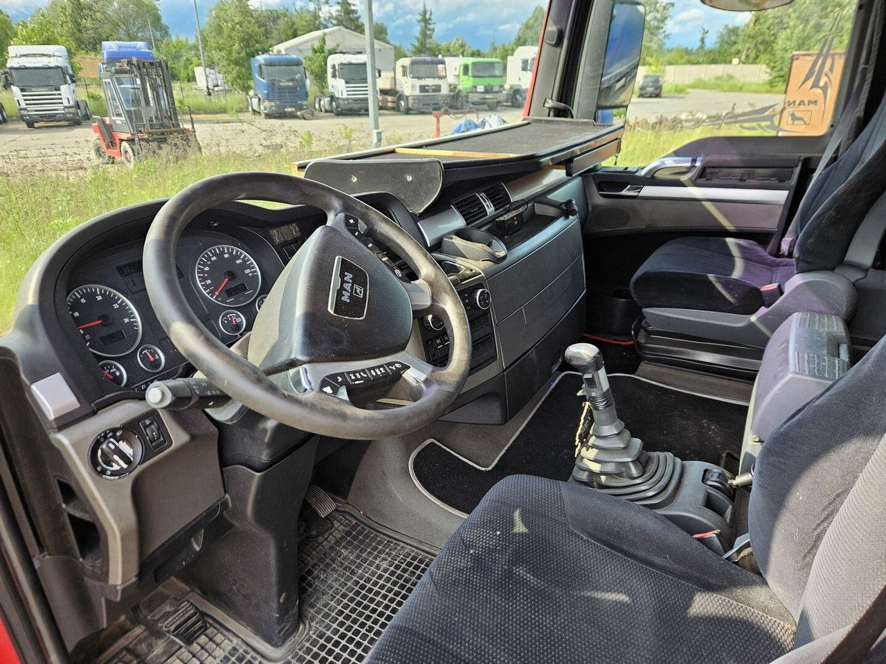 MAN TGX 18.440 XLX - manual - Tractor unit: picture 5 MAN TGX 18.440 XLX - manual - Tractor unit: picture 5