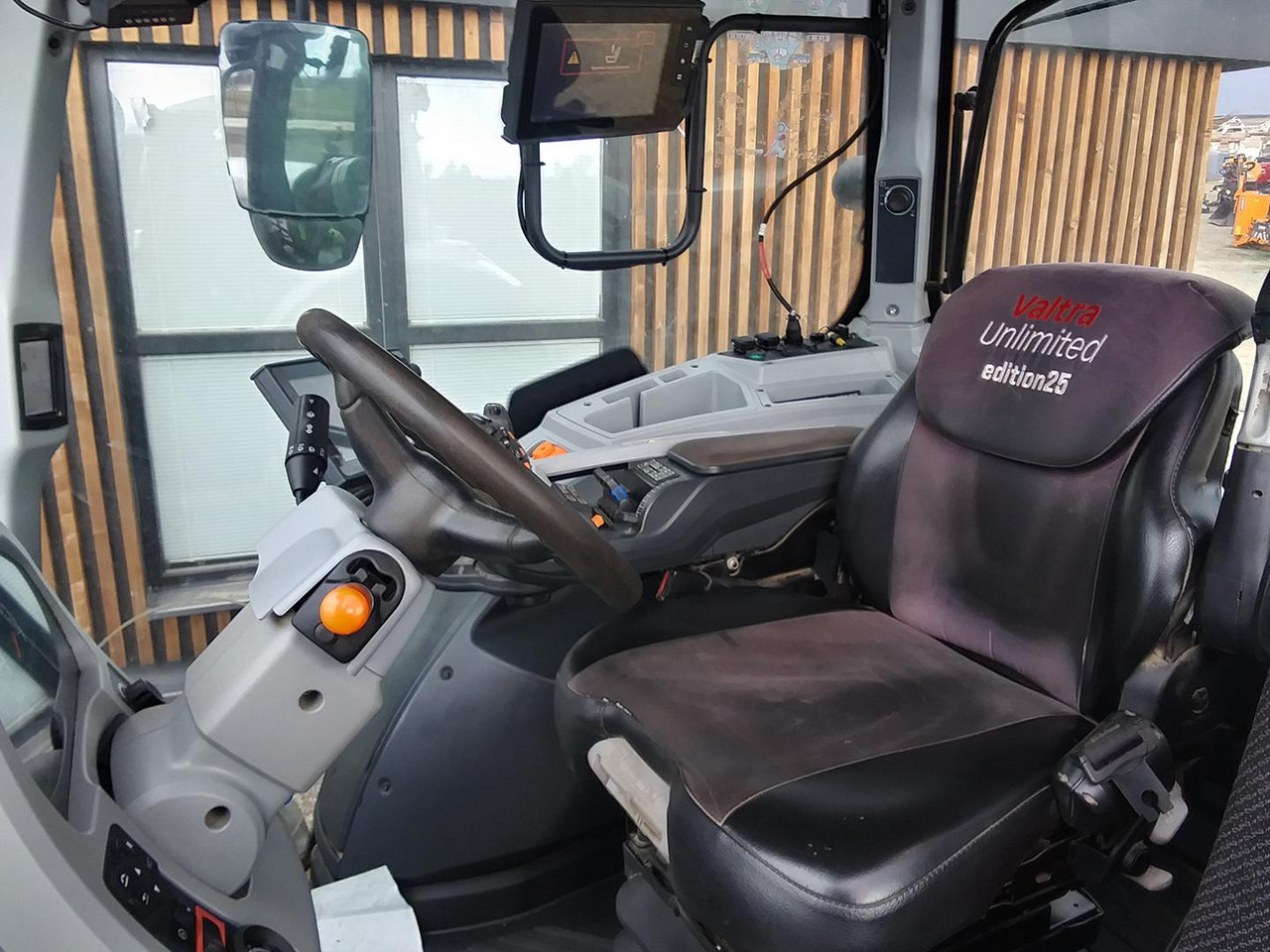 Farm tractor Valtra T, 254, Versu: picture 12