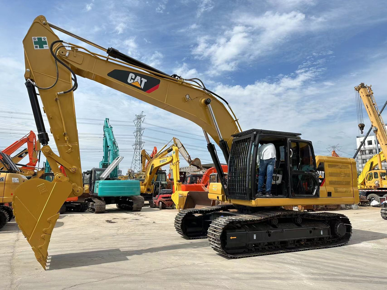 CATERPILLAR 330GC Used cat 330GC excavator - Crawler excavator: picture 1 CATERPILLAR 330GC Used cat 330GC excavator - Crawler excavator: picture 1