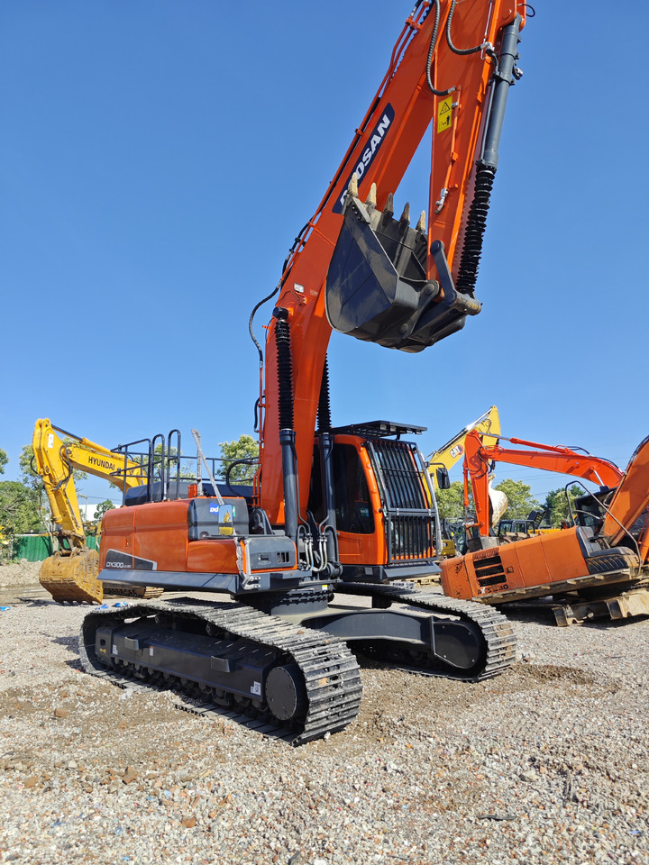 DOOSAN DX300 used excavator - Mobile crane: picture 1 DOOSAN DX300 used excavator - Mobile crane: picture 1