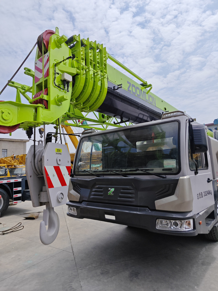 ZOOMLION ZTC251V - Mobile crane: picture 3 ZOOMLION ZTC251V - Mobile crane: picture 3