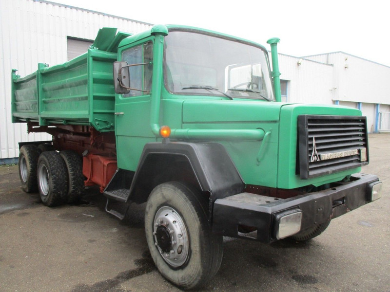 Iveco Magirus Deutz 256 , 6x6 , V8 , ZF Manual , 3way tipper , Spring suspension - Tipper: picture 4 Iveco Magirus Deutz 256 , 6x6 , V8 , ZF Manual , 3way tipper , Spring suspension - Tipper: picture 4