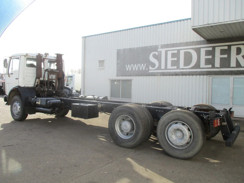 Mercedes-Benz 2233 , V8, Bi Turbo , ZF Manual , 6x2 - Cab chassis truck: picture 5 Mercedes-Benz 2233 , V8, Bi Turbo , ZF Manual , 6x2 - Cab chassis truck: picture 5