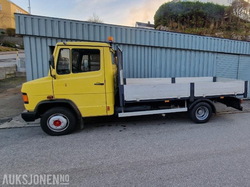 1994 Mercedes-Benz vario 611D lav km stand 9000km med kran - Dropside/ Flatbed truck: picture 1 1994 Mercedes-Benz vario 611D lav km stand 9000km med kran - Dropside/ Flatbed truck: picture 1