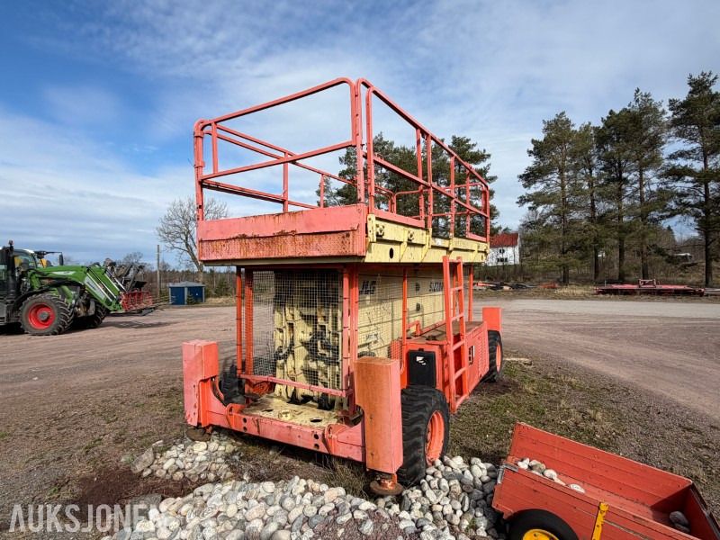 2000 JLG 500 RTS Sakselift - Diesel - 900 kg løftekapasitet - ca. 4043 timer - Aerial platform: picture 1 2000 JLG 500 RTS Sakselift - Diesel - 900 kg løftekapasitet - ca. 4043 timer - Aerial platform: picture 1