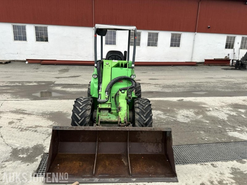 2009 AVANT 750 MINILASTER | 2 SKUFFER | AVANT 1500 KOST | PALLEGAFLER | 3267 TIMER - Skid steer loader: picture 3 2009 AVANT 750 MINILASTER | 2 SKUFFER | AVANT 1500 KOST | PALLEGAFLER | 3267 TIMER - Skid steer loader: picture 3