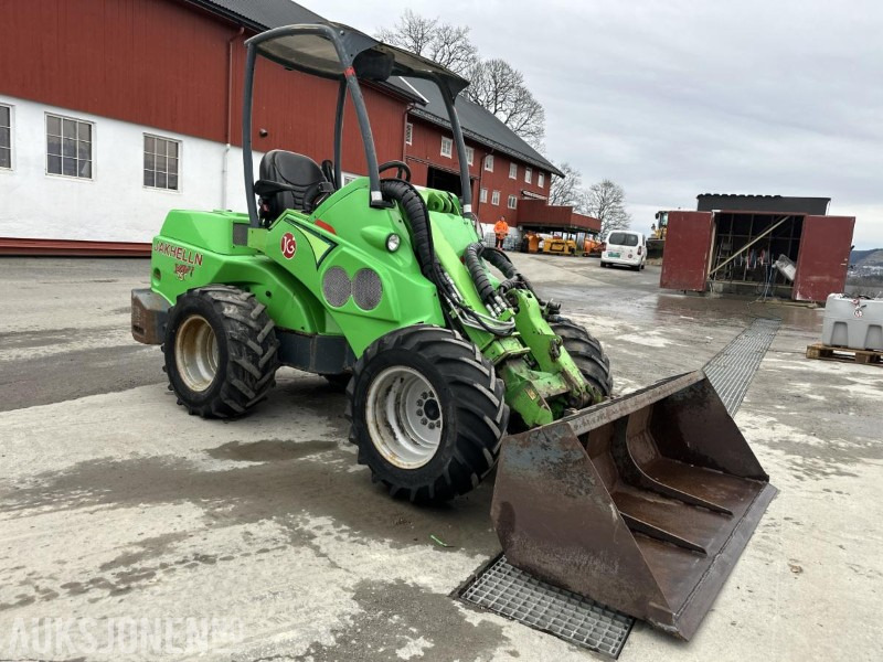 2009 AVANT 750 MINILASTER | 2 SKUFFER | AVANT 1500 KOST | PALLEGAFLER | 3267 TIMER - Skid steer loader: picture 4 2009 AVANT 750 MINILASTER | 2 SKUFFER | AVANT 1500 KOST | PALLEGAFLER | 3267 TIMER - Skid steer loader: picture 4