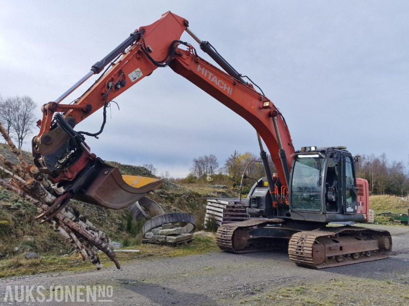 2009 Hitachi ZX225USLC-3 Beltegraver m/GPS/Rototilt med klype/Pusseskuffe, 12800 timer - Excavator: picture 1 2009 Hitachi ZX225USLC-3 Beltegraver m/GPS/Rototilt med klype/Pusseskuffe, 12800 timer - Excavator: picture 1