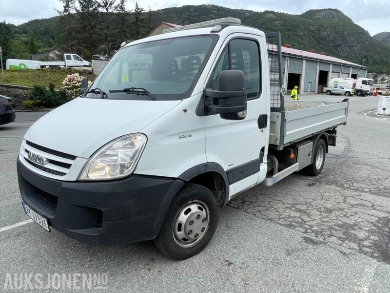 2009 Iveco Daily lastebil med 3-veis tipp - 3 seter - krok - 185707 km. - Tipper: picture 1 2009 Iveco Daily lastebil med 3-veis tipp - 3 seter - krok - 185707 km. - Tipper: picture 1