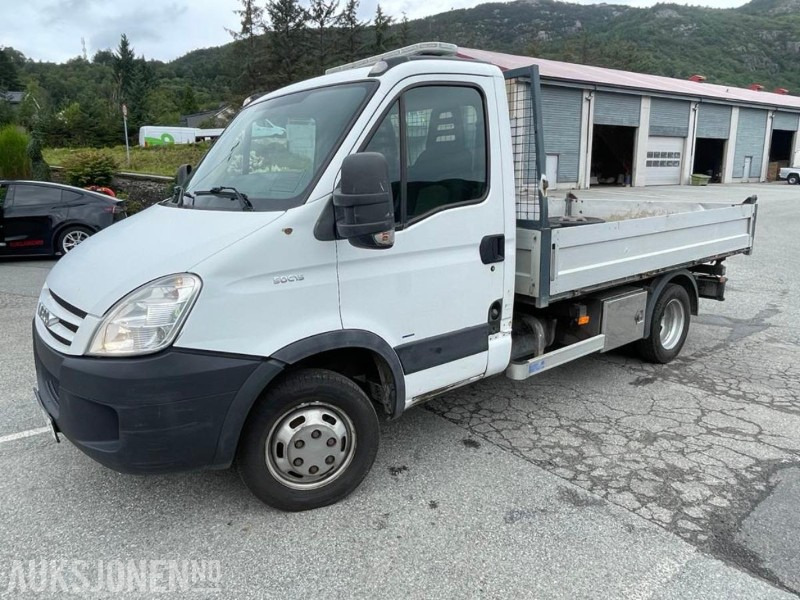 2009 Iveco Daily lastebil med 3-veis tipp - 3 seter - krok - 185707 km. - Tipper: picture 3 2009 Iveco Daily lastebil med 3-veis tipp - 3 seter - krok - 185707 km. - Tipper: picture 3