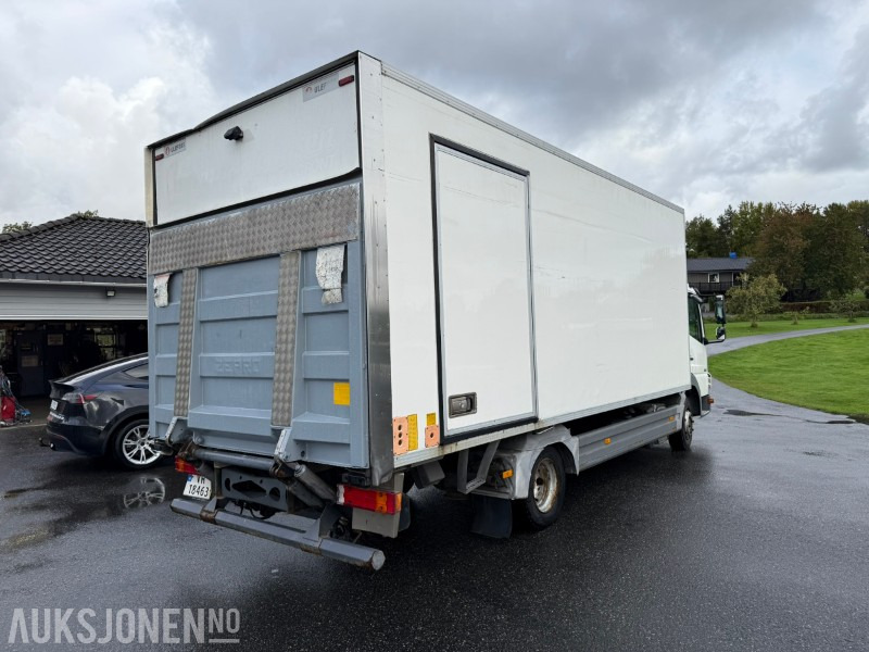 2010 Mercedes-Benz Atego 818 skapbil m/ Thermo King og Zepro bakløft - Box truck: picture 5 2010 Mercedes-Benz Atego 818 skapbil m/ Thermo King og Zepro bakløft - Box truck: picture 5