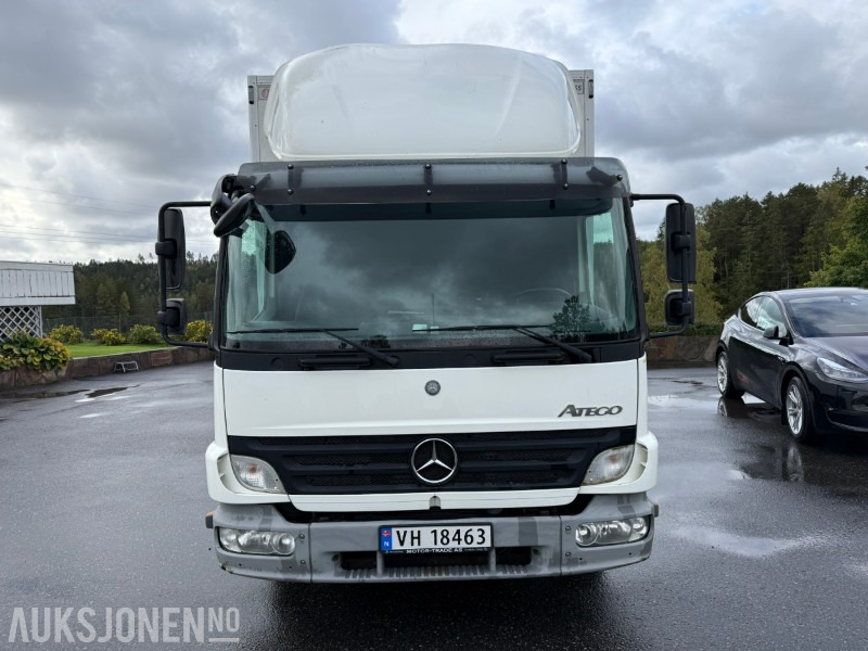 2010 Mercedes-Benz Atego 818 skapbil m/ Thermo King og Zepro bakløft - Box truck: picture 2 2010 Mercedes-Benz Atego 818 skapbil m/ Thermo King og Zepro bakløft - Box truck: picture 2