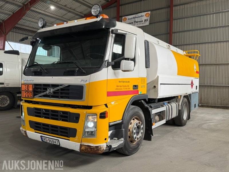 2010 Volvo FM 370 tankbil med 12000 liters tank - Tank truck: picture 1 2010 Volvo FM 370 tankbil med 12000 liters tank - Tank truck: picture 1