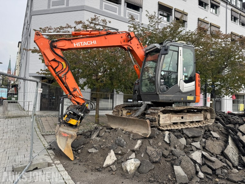 2013 Hitachi ZX85US-3 - Beltegraver - Gravemaskin - Engcon tiltrotator - Excavator: picture 1 2013 Hitachi ZX85US-3 - Beltegraver - Gravemaskin - Engcon tiltrotator - Excavator: picture 1