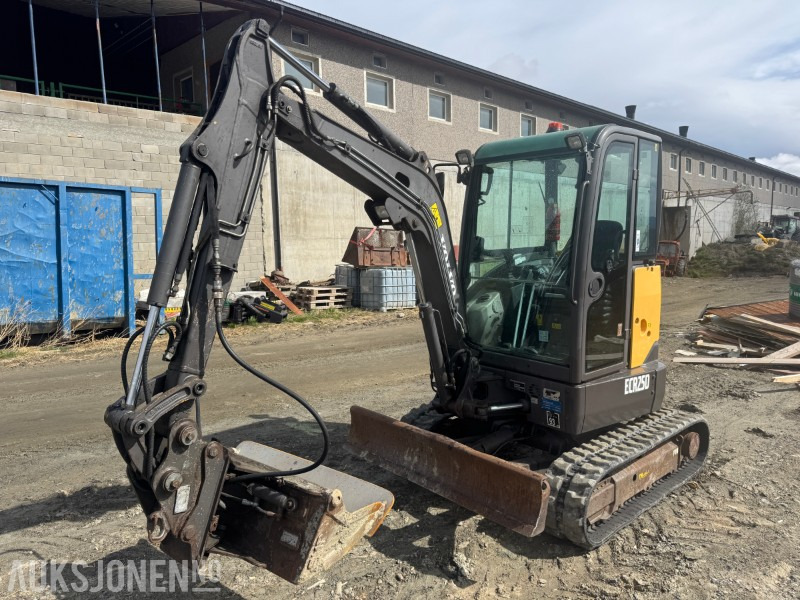 2013 Volvo ECR25D gravemaskin med 3 skuffer - Mini excavator: picture 4 2013 Volvo ECR25D gravemaskin med 3 skuffer - Mini excavator: picture 4