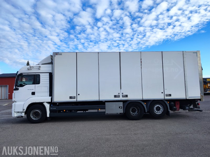2019 MAN TGS 26.350 • Skapbil med sideåpning og Zepro lift • Euro 6 • 5500 mm akselavstand - Box truck: picture 1 2019 MAN TGS 26.350 • Skapbil med sideåpning og Zepro lift • Euro 6 • 5500 mm akselavstand - Box truck: picture 1