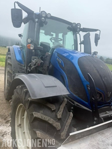 2020 Traktor - Valtra N174 med Ducker 700 klippepanne og frontlaster - Farm tractor: picture 3 2020 Traktor - Valtra N174 med Ducker 700 klippepanne og frontlaster - Farm tractor: picture 3