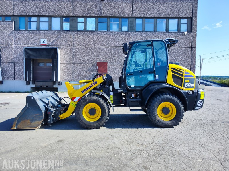 2023 Komatsu WA80M-8 Hjullaster med Skuff, V-plog og Hydrauliske pallgafler - Wheel loader: picture 2 2023 Komatsu WA80M-8 Hjullaster med Skuff, V-plog og Hydrauliske pallgafler - Wheel loader: picture 2