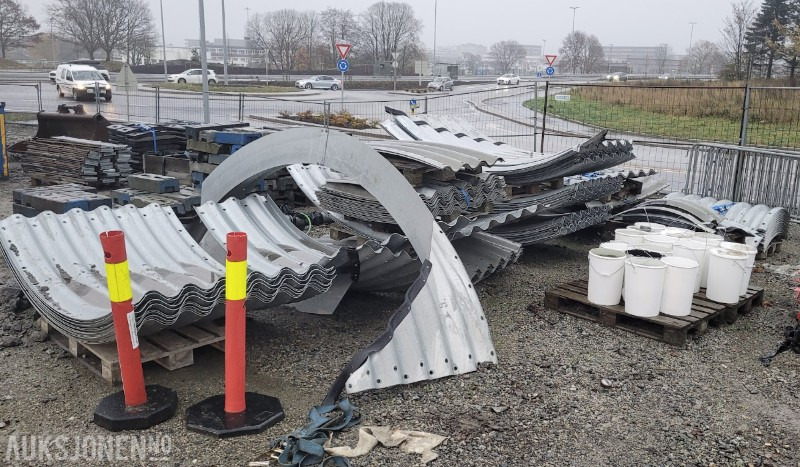2023 Kulvert/gangtunnel undergang for kryssing av vei eller jernbane - Ligger nå demontert. - Construction equipment: picture 4 2023 Kulvert/gangtunnel undergang for kryssing av vei eller jernbane - Ligger nå demontert. - Construction equipment: picture 4
