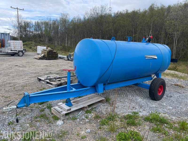 1989 Vanntank Godkjent for Drikkevann på 3000 Liter - Agricultural machinery: picture 1 1989 Vanntank Godkjent for Drikkevann på 3000 Liter - Agricultural machinery: picture 1