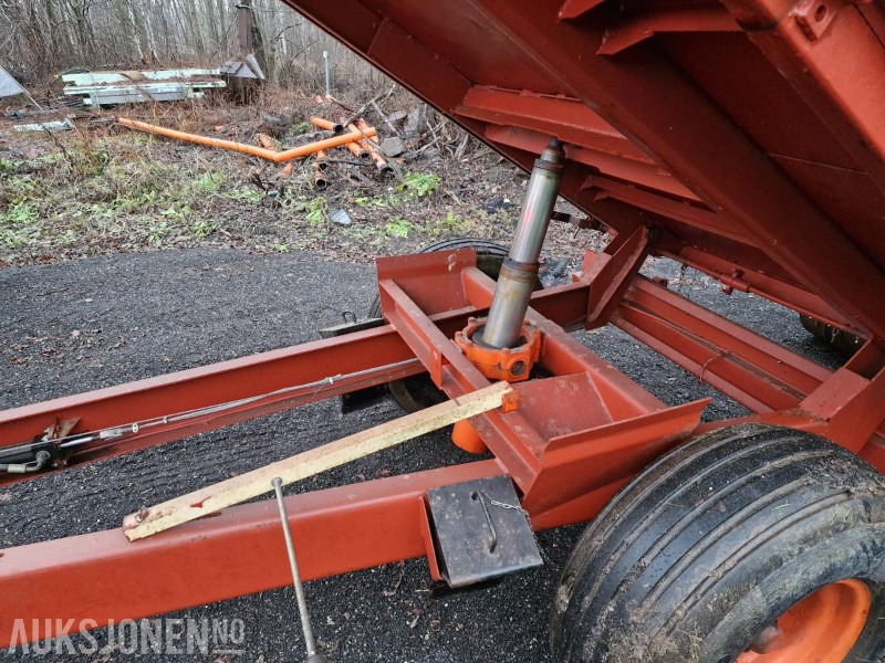 1993 Terra T-103 4 tonns henger med hydrauliske bremser 3 sett karmer og presenning - Agricultural machinery: picture 3 1993 Terra T-103 4 tonns henger med hydrauliske bremser 3 sett karmer og presenning - Agricultural machinery: picture 3