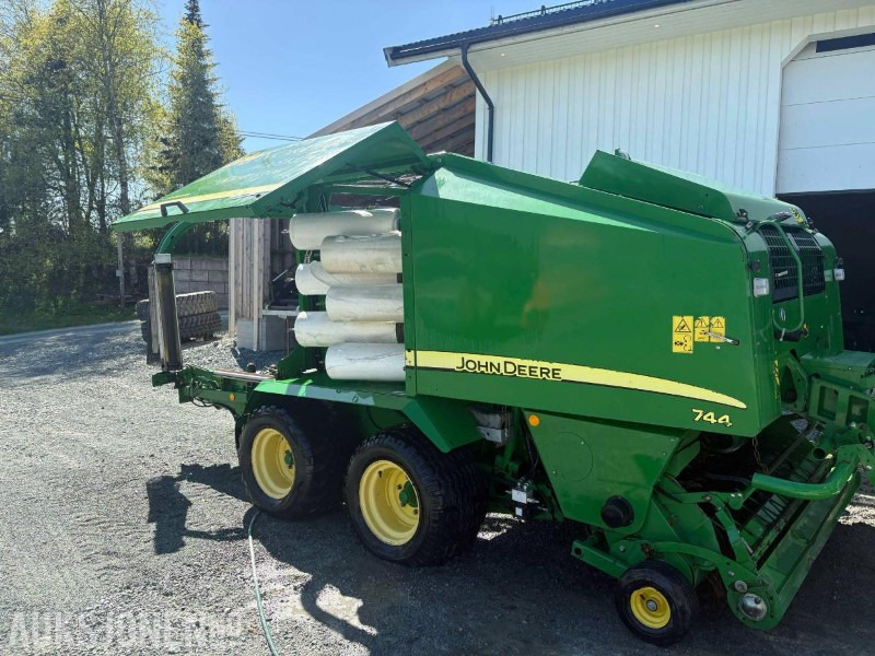 2012 Rundballepresse - John Deere 744 - Agricultural machinery: picture 5 2012 Rundballepresse - John Deere 744 - Agricultural machinery: picture 5