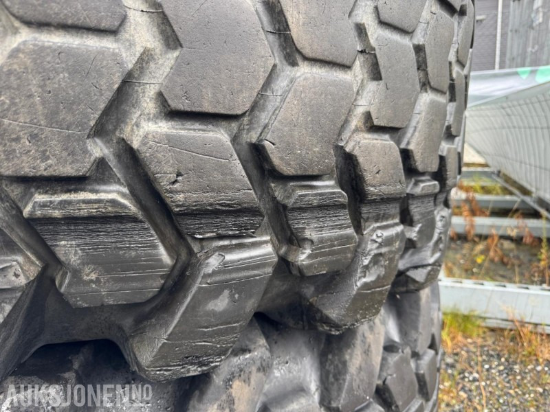 2014 2 stk Trelleborg Industrial Tractor 459 – 620/60 B34 Heavy Duty - Agricultural machinery: picture 4 2014 2 stk Trelleborg Industrial Tractor 459 – 620/60 B34 Heavy Duty - Agricultural machinery: picture 4